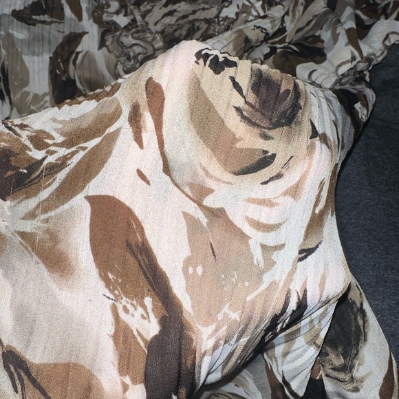 XL Semi Sheer (need cami) Floral Top. MUST BE BUNDLED - Picture 6 of 7